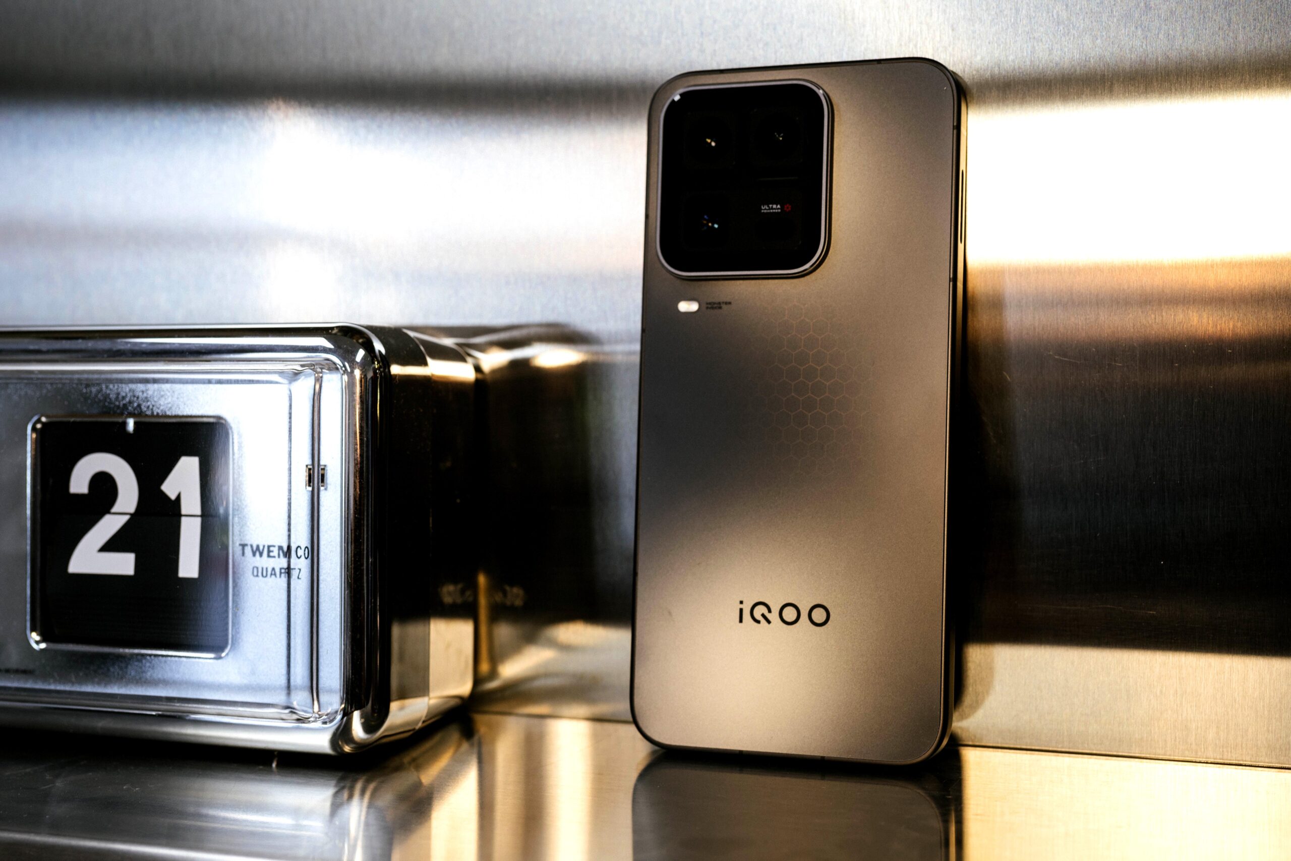 iQOO 15 Ultra体验：性能王者傲然登顶，iQOO 15 Ultra来了！-锋巢网