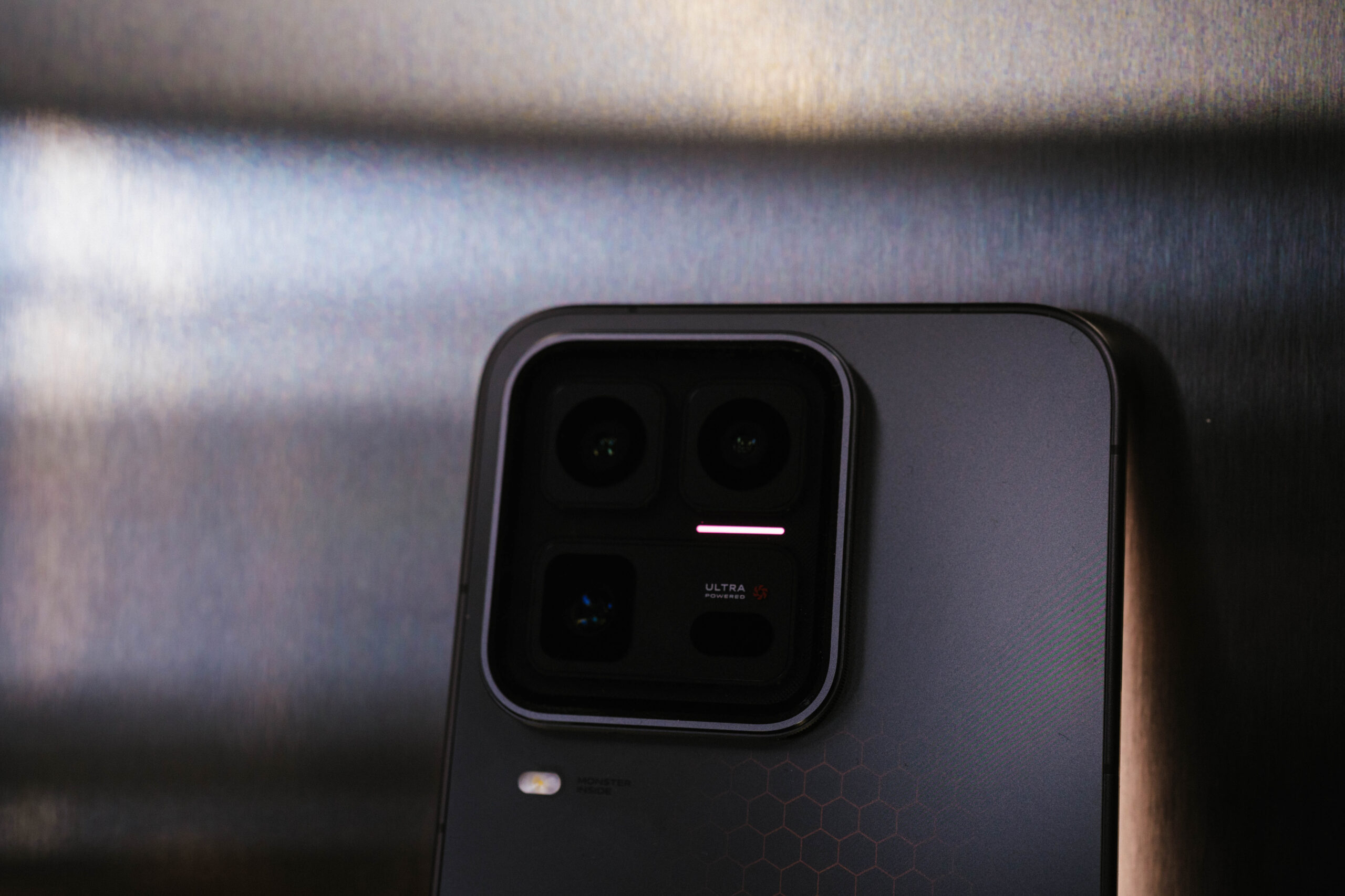 iQOO 15 Ultra体验：性能王者傲然登顶，iQOO 15 Ultra来了！-锋巢网